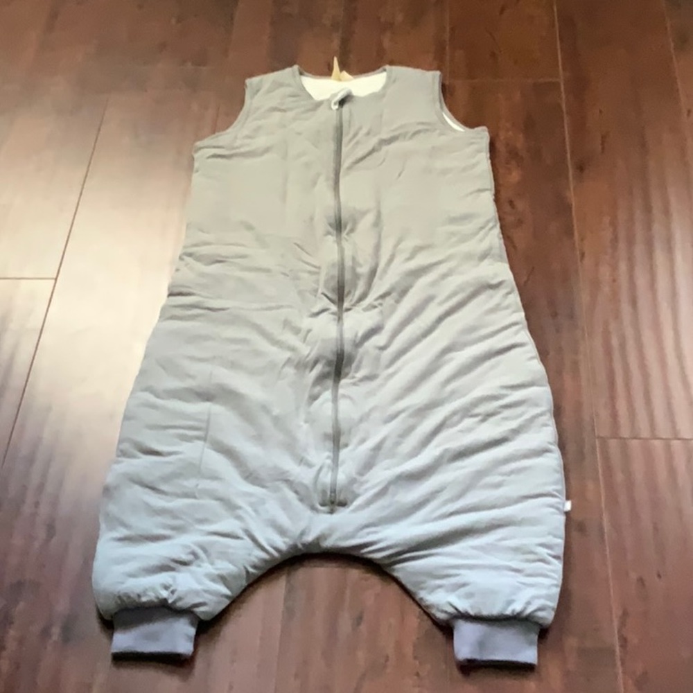 Kyte BABY sleep walker/romper in fog sleep sack